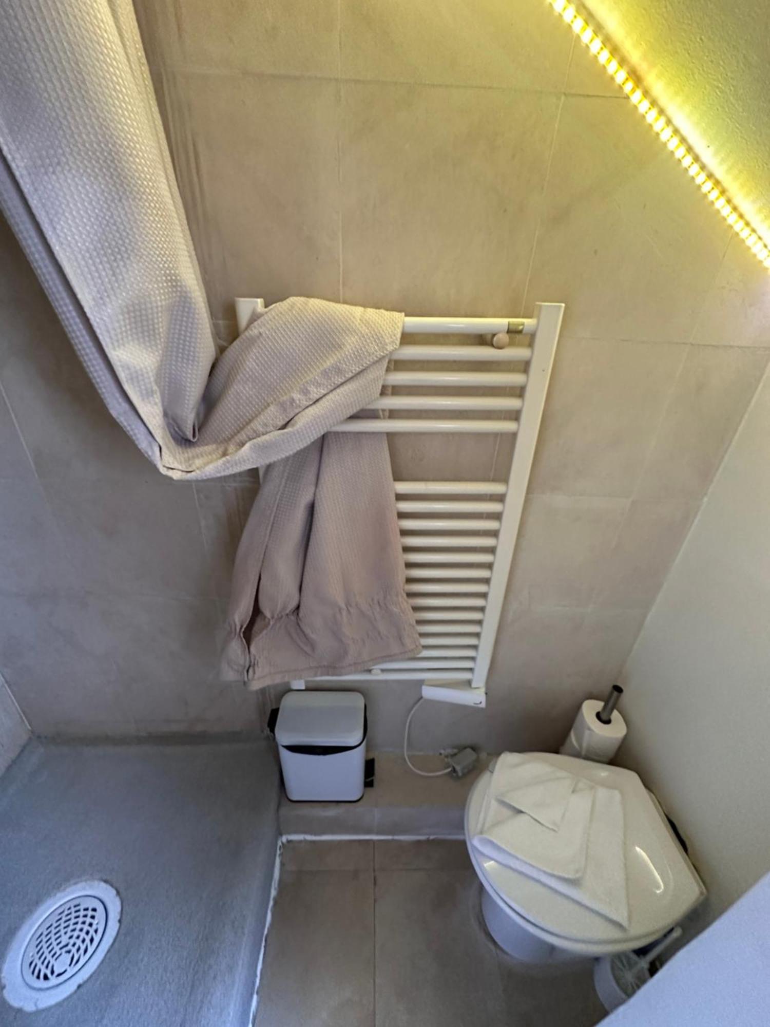Marais Rooftop Studio - Metro Filles Du Calvaire Apartment Paris Ngoại thất bức ảnh